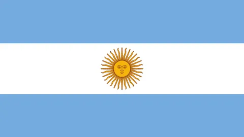 沙特中场精准长传引发攻势，王大雷果断扑救解围成功。