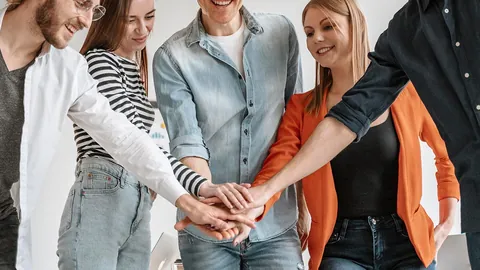 “弗格森后曼联低谷：锋无力凸显球队动荡局势”