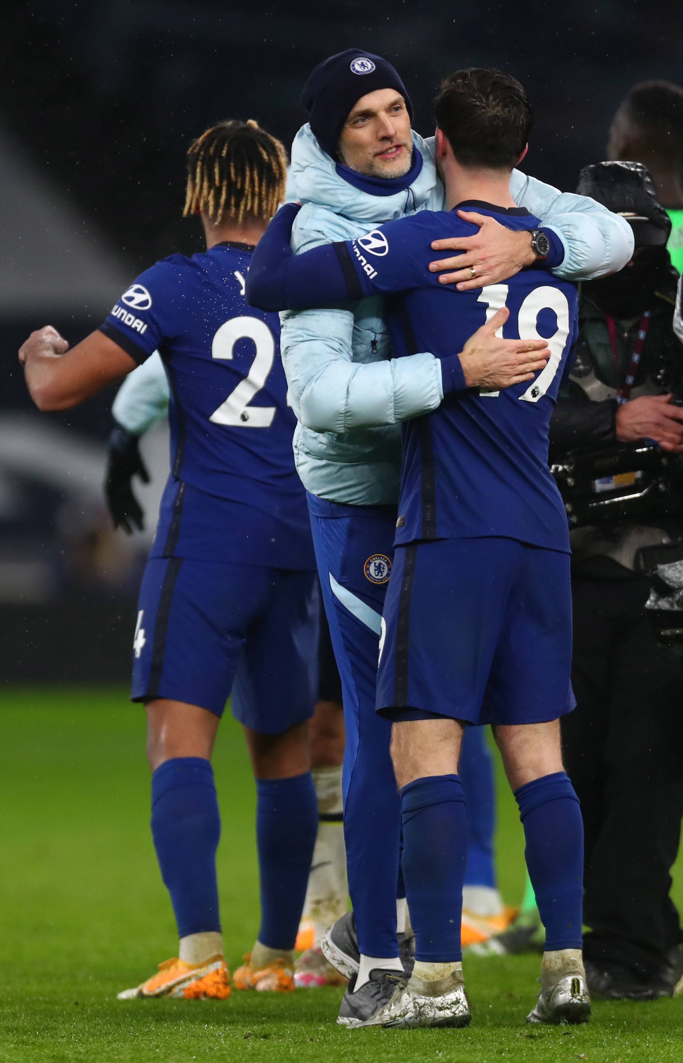 拉文火力全开，19投16中狂砍42分，外加3篮板2助攻